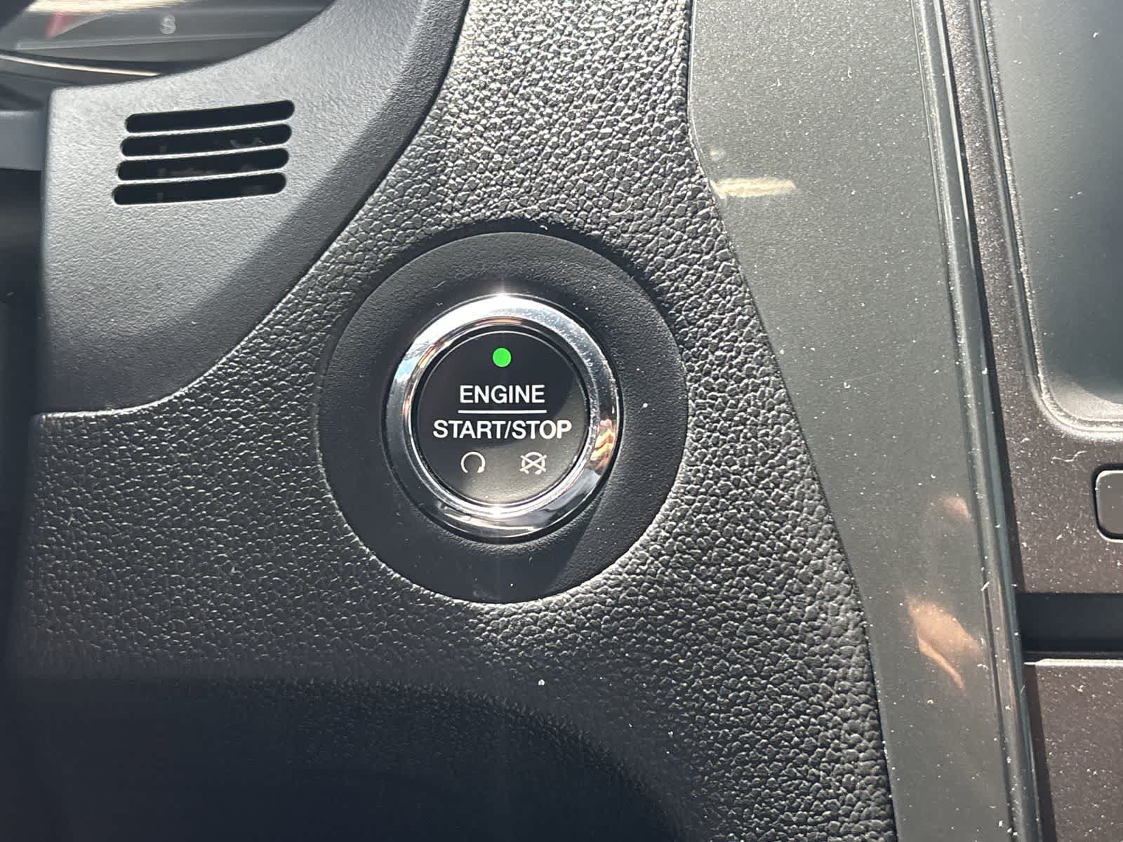 Used 2018 Ford Explorer XLT AWD/4WD image 17