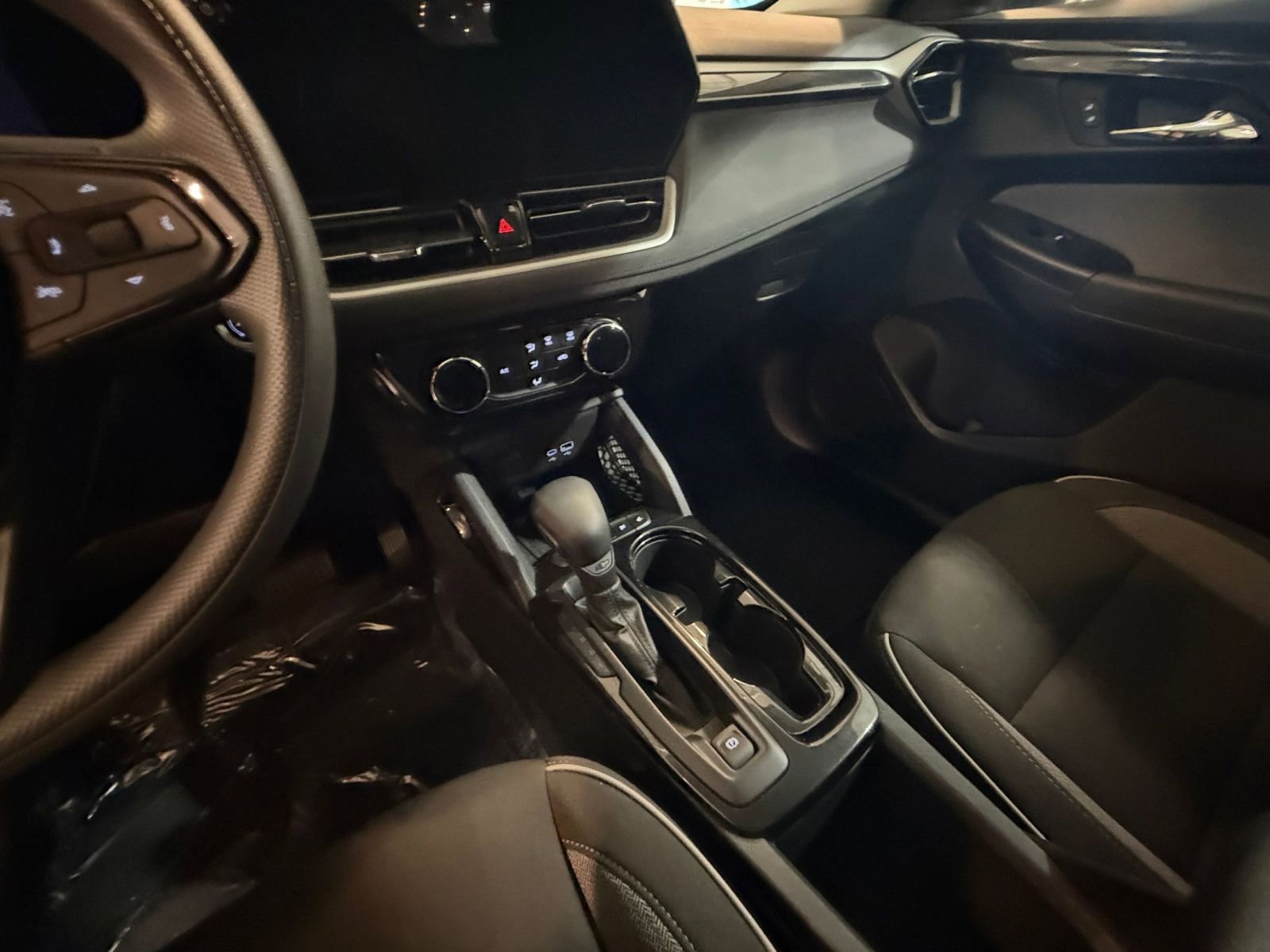 Used 2025 Chevrolet TrailBlazer LT image 39