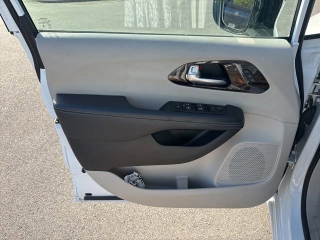 Used 2024 Chrysler Pacifica Limited image 14