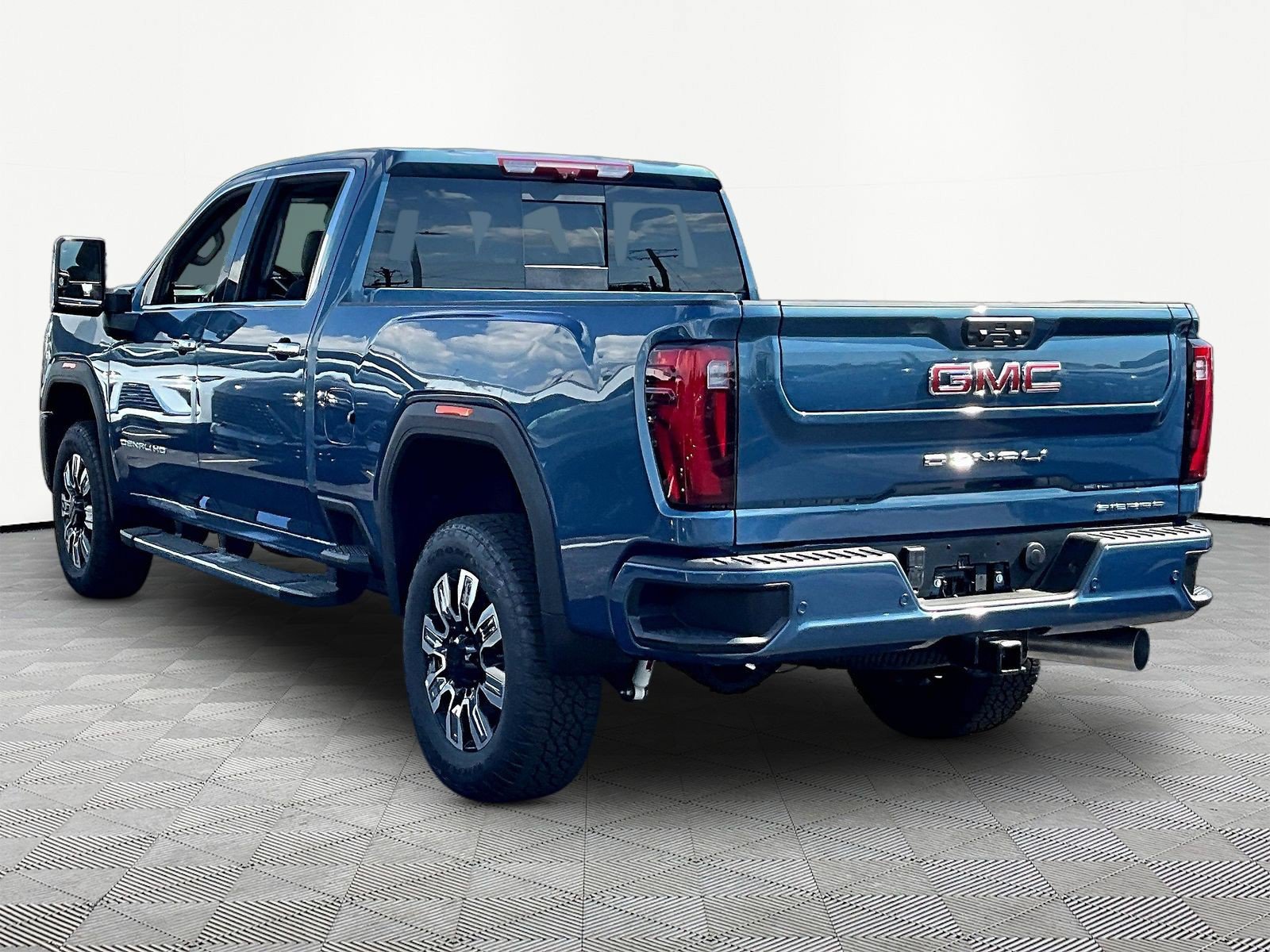New 2026 GMC Sierra 3500 Denali w/ Denali Reserve Package AWD/4WD image 4