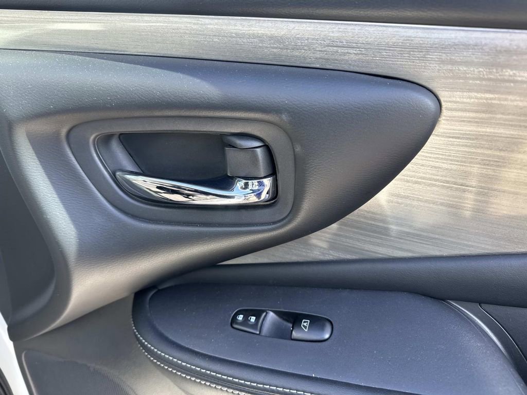 Used 2018 Nissan Murano SV image 14