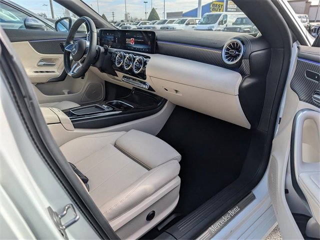 Used 2025 Mercedes-Benz CLA 250 4MATIC image 23