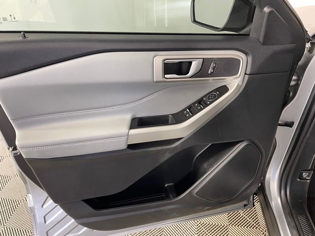 Certified 2022 Ford Explorer XLT w/ Equipment Group 202A image 16
