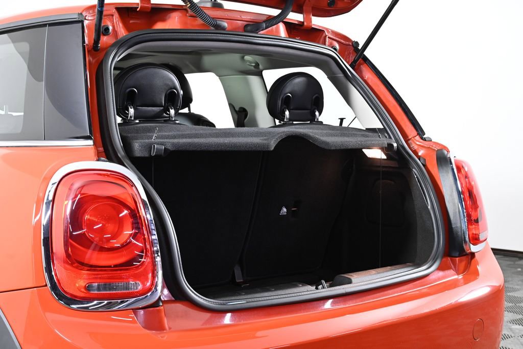 Used 2019 MINI Cooper 2-Door Hardtop w/ Signature Upholstery Package image 26