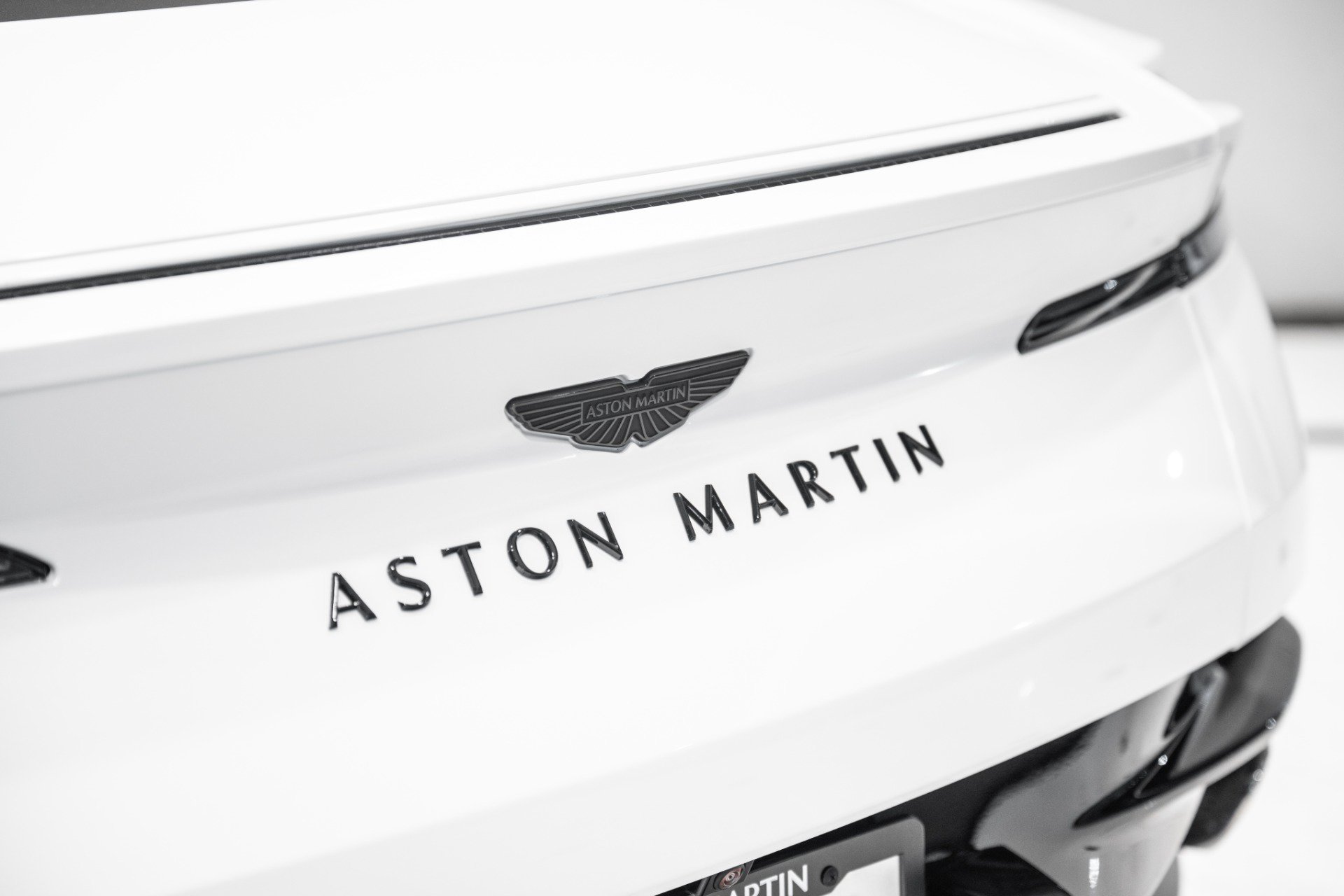 Used 2024 Aston Martin DB12 Coupe RWD image 8