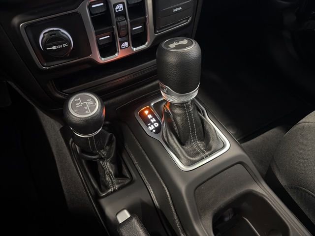 Used 2025 Jeep Wrangler Unlimited Sahara image 19