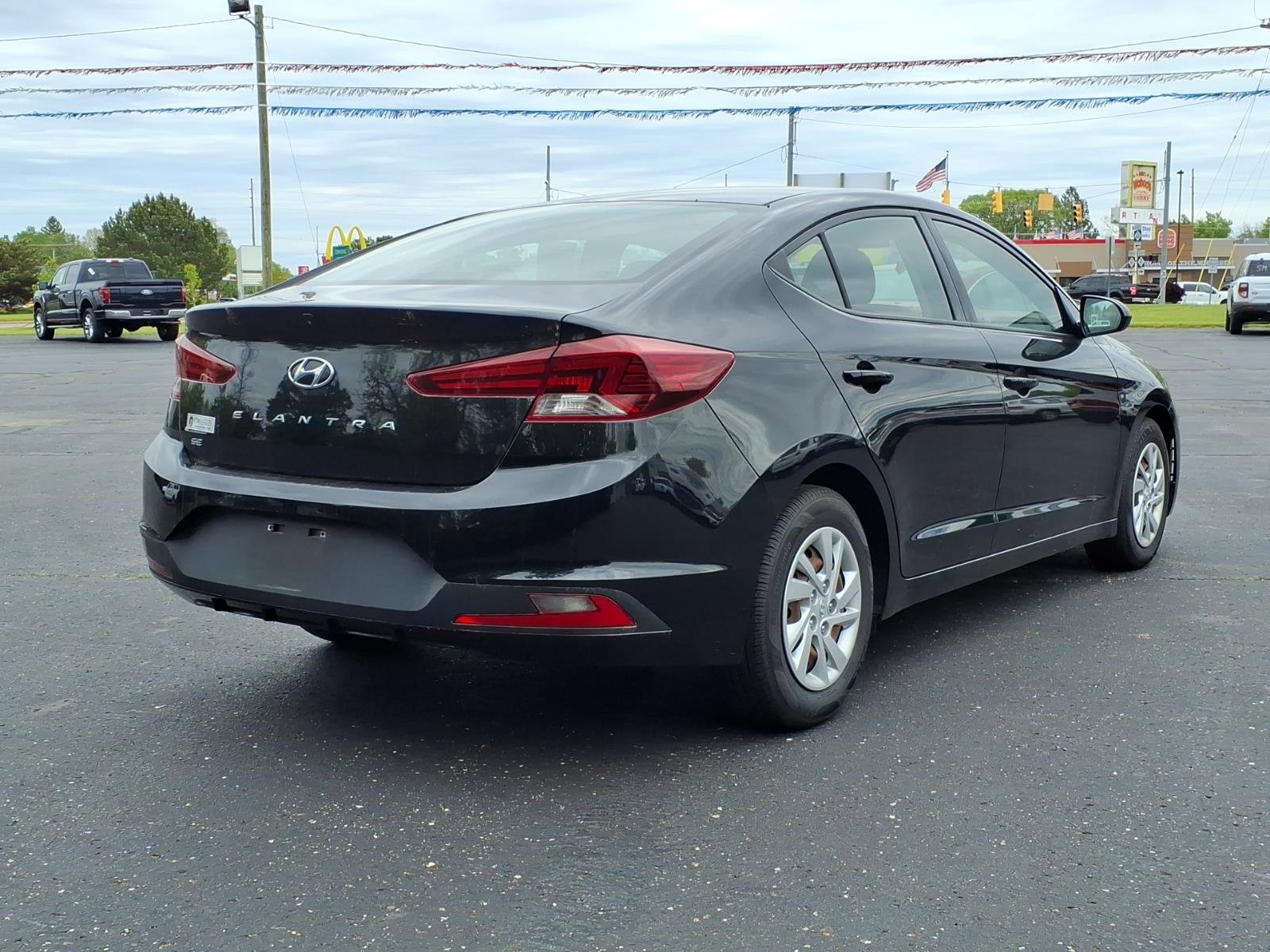 Used 2019 Hyundai Elantra SE w/ Cargo Package FWD image 11