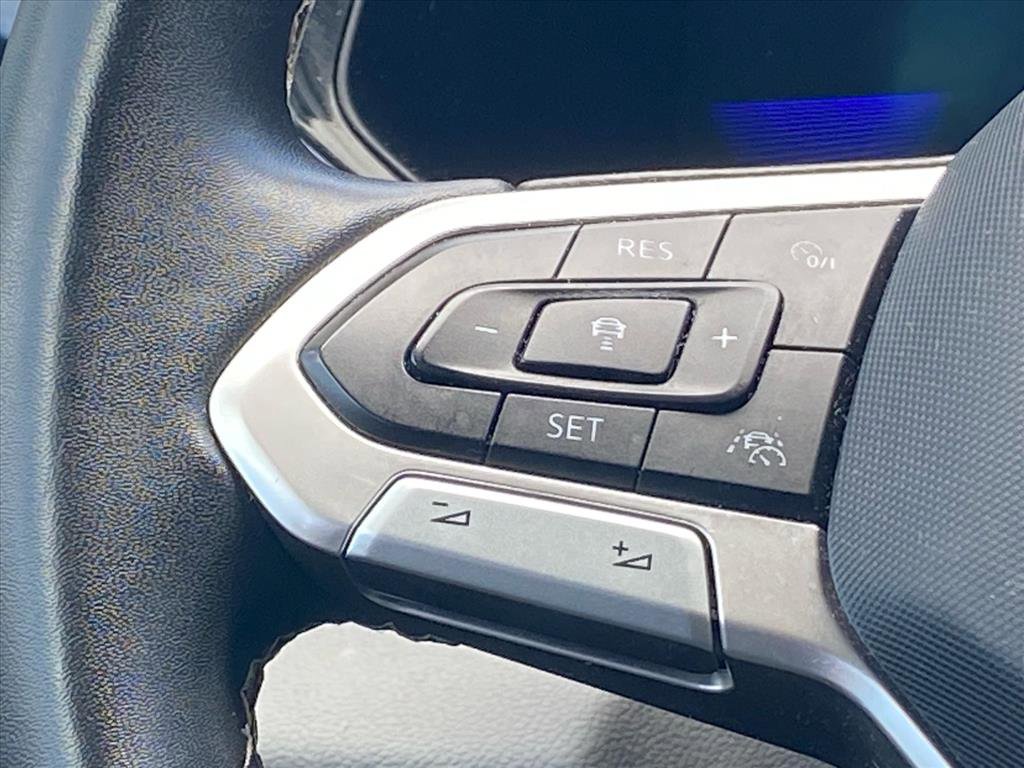 Certified 2023 Volkswagen Taos SE w/ Panoramic Sunroof Package FWD image 5