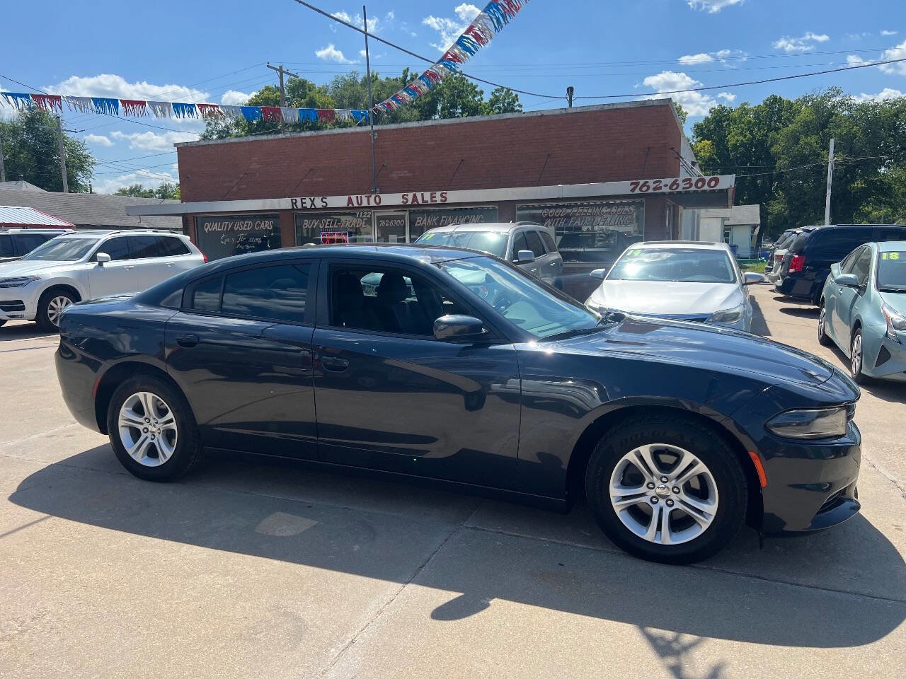 Used 2019 Dodge Charger SXT image 4