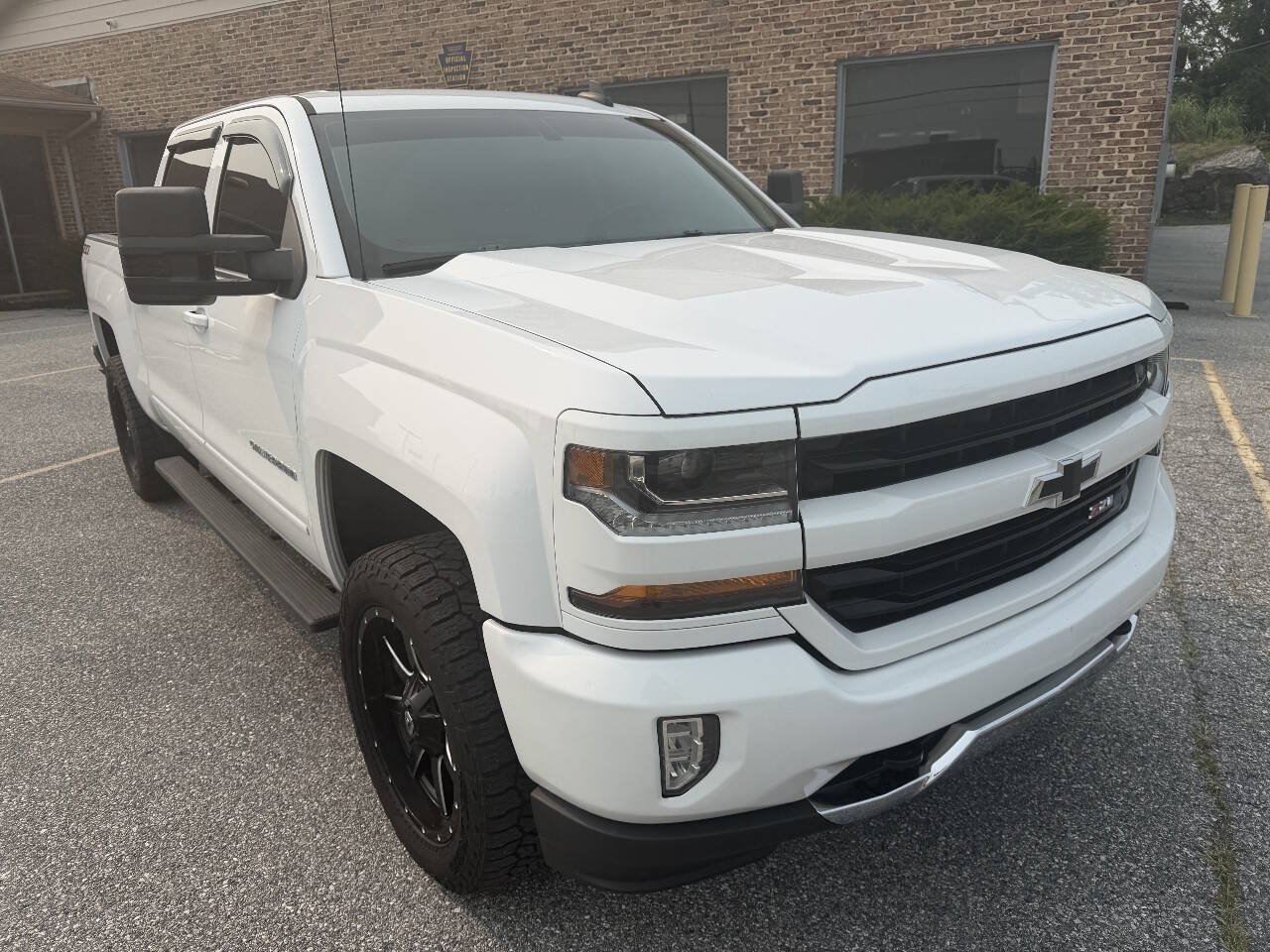 Used 2018 Chevrolet Silverado 1500 LT w/ LPO, Essentials Package AWD/4WD image 1