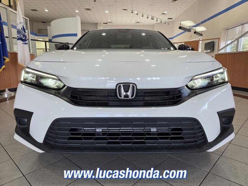 Used 2023 Honda Civic Sport image 2