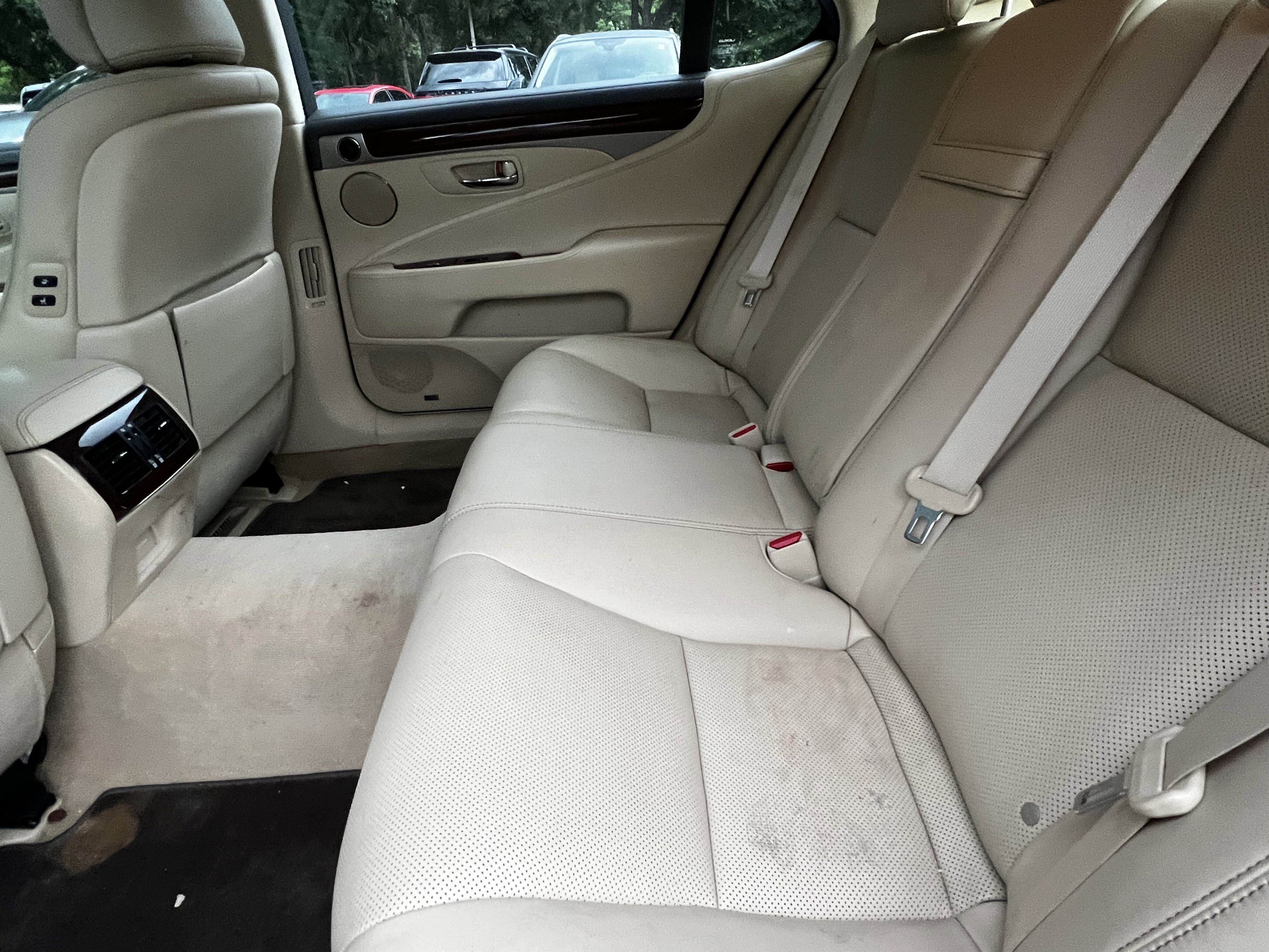 Used 2013 Lexus LS 460 L w/ Preferred Accessory Package RWD image 32