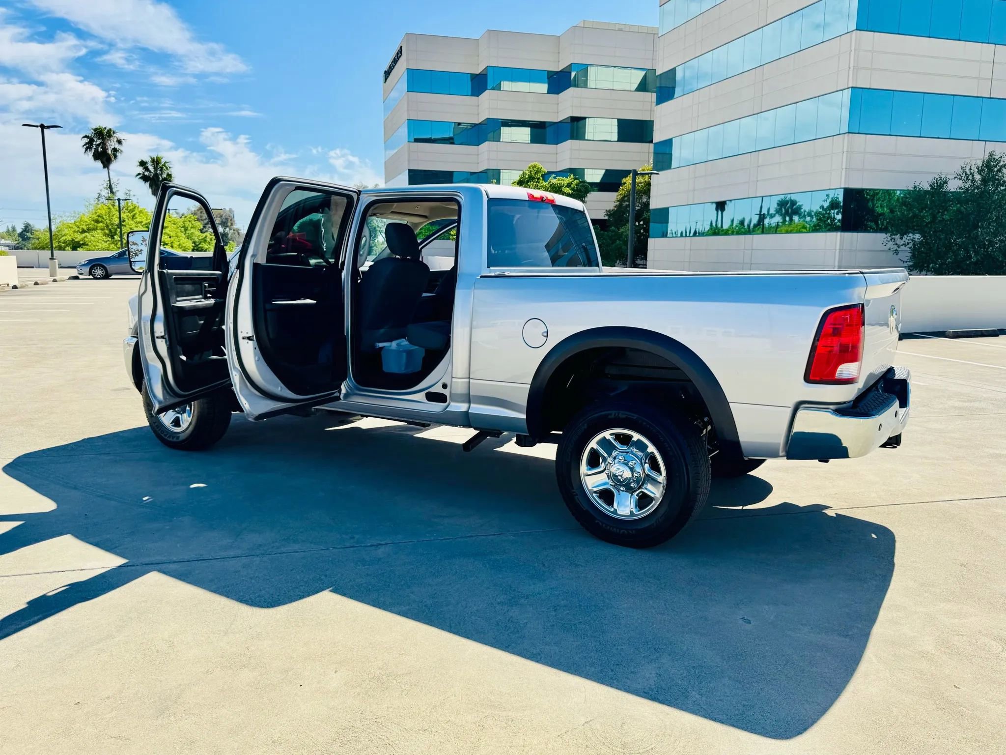 Used 2018 RAM 2500 Tradesman w/ Chrome Appearance Group AWD/4WD image 40