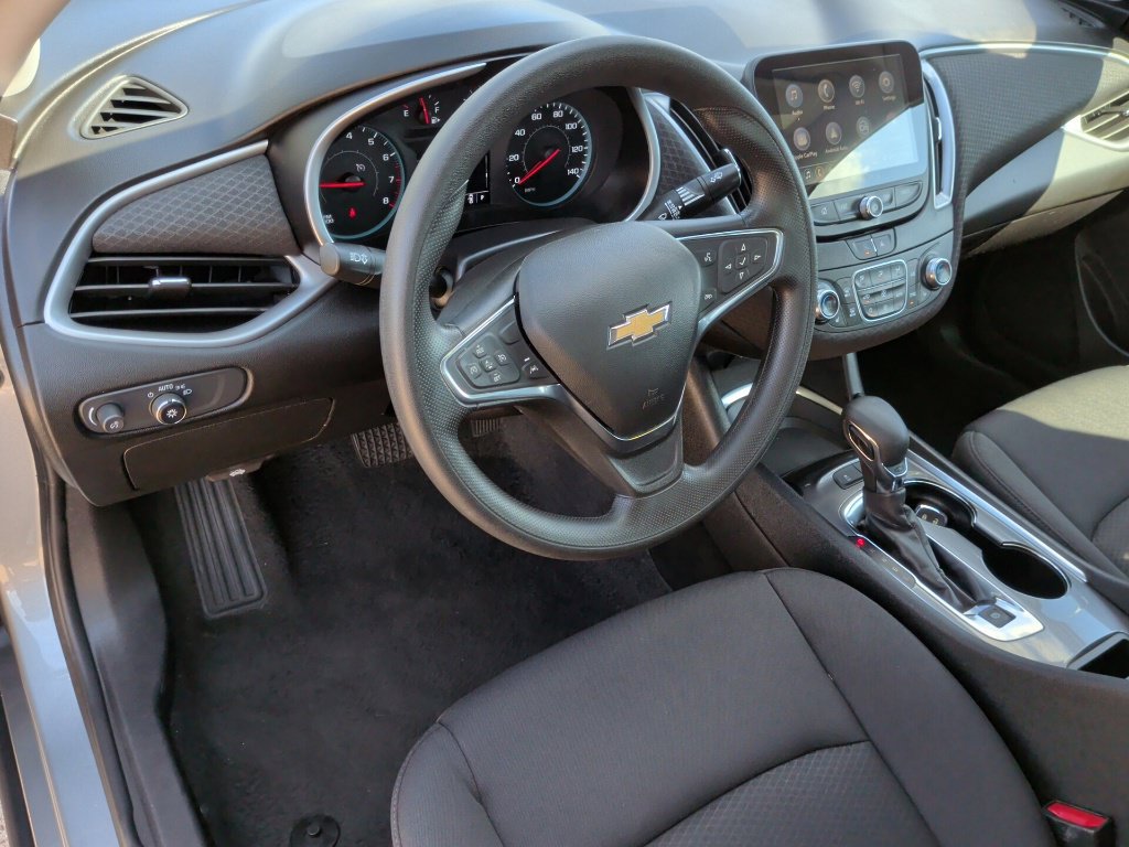 Used 2025 Chevrolet Malibu LT FWD image 14