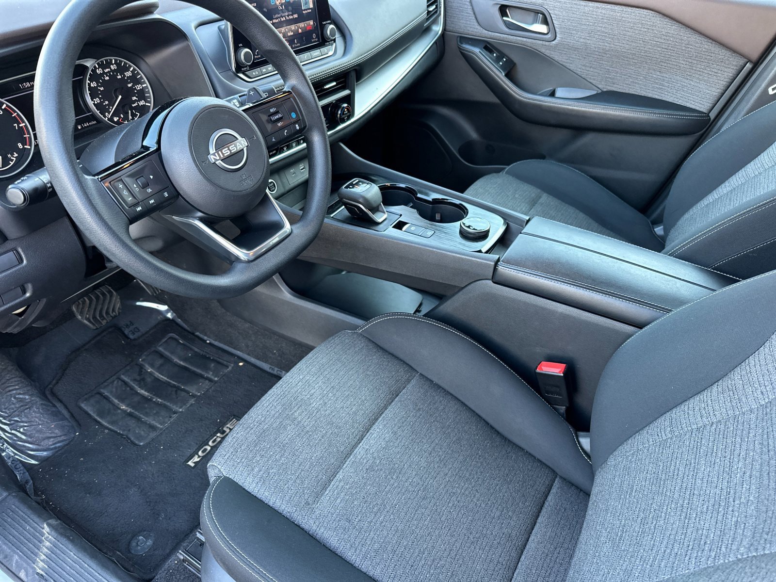 Used 2023 Nissan Rogue SV image 10