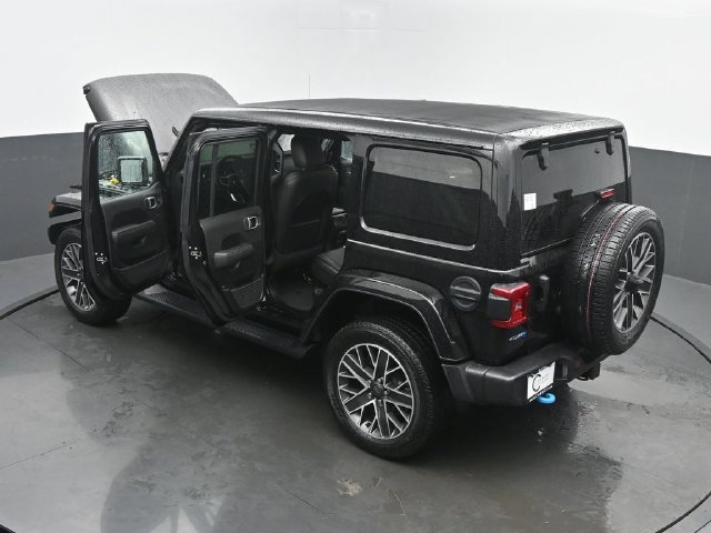 Used 2023 Jeep Wrangler Unlimited Sahara w/ Cold Weather Group AWD/4WD image 64
