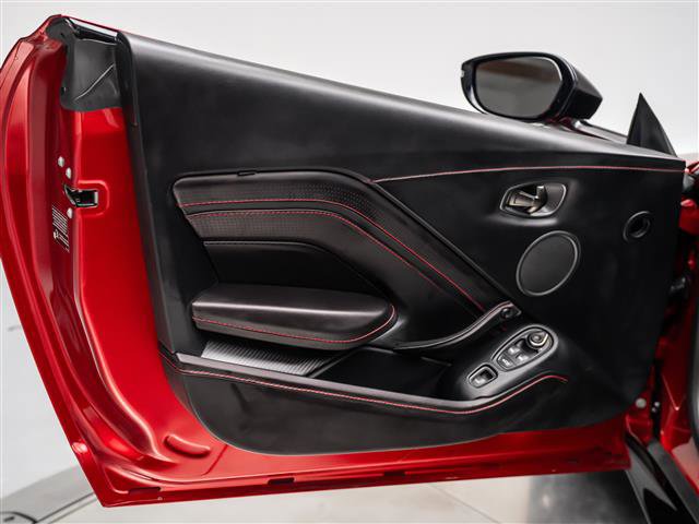 Used 2023 Aston Martin V8 Vantage Roadster image 27
