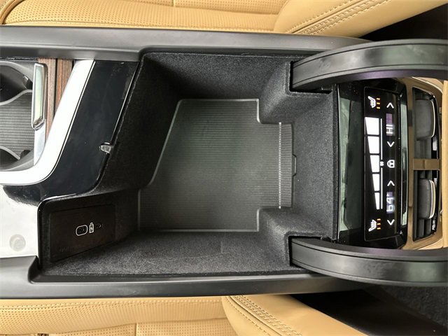 Certified 2023 Volvo XC60 B6 Ultimate w/ Climate Package image 21