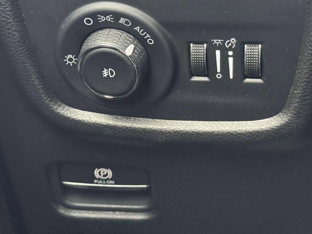 Used 2024 Jeep Grand Cherokee Limited image 16