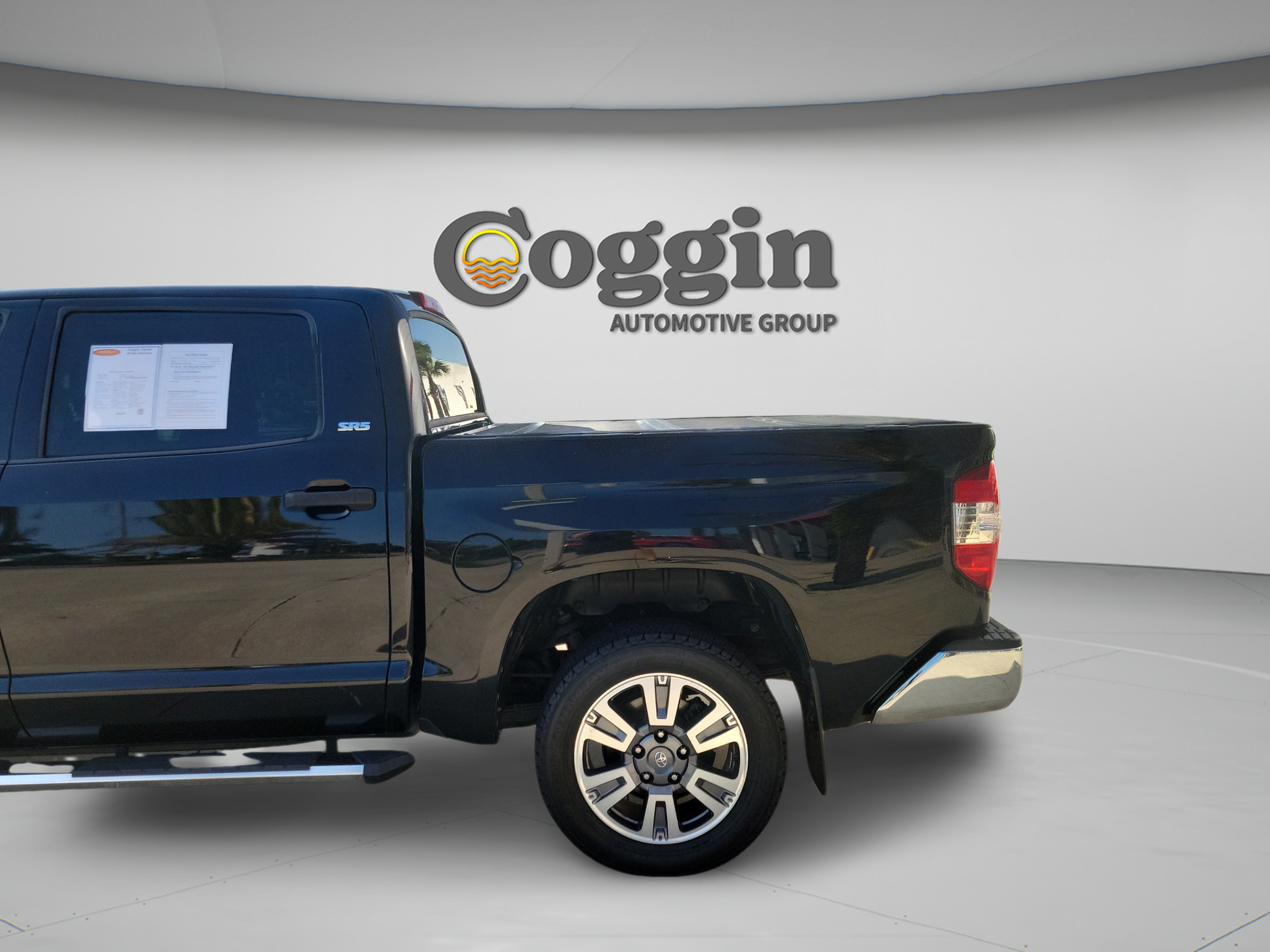 Used 2017 Toyota Tundra SR5 w/ SR5 Upgrade Package AWD/4WD image 29