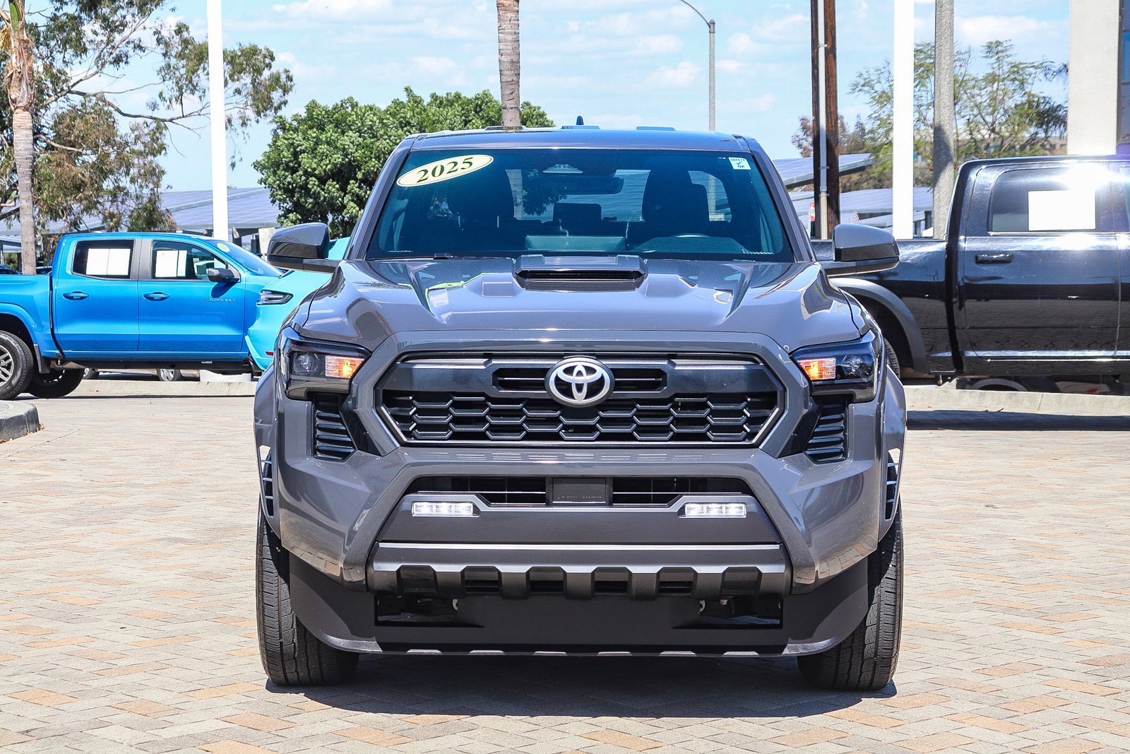 Used 2025 Toyota Tacoma TRD Sport image 2