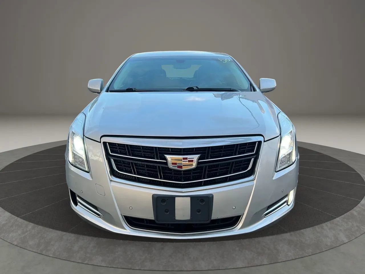 Used 2016 Cadillac XTS Luxury image 2