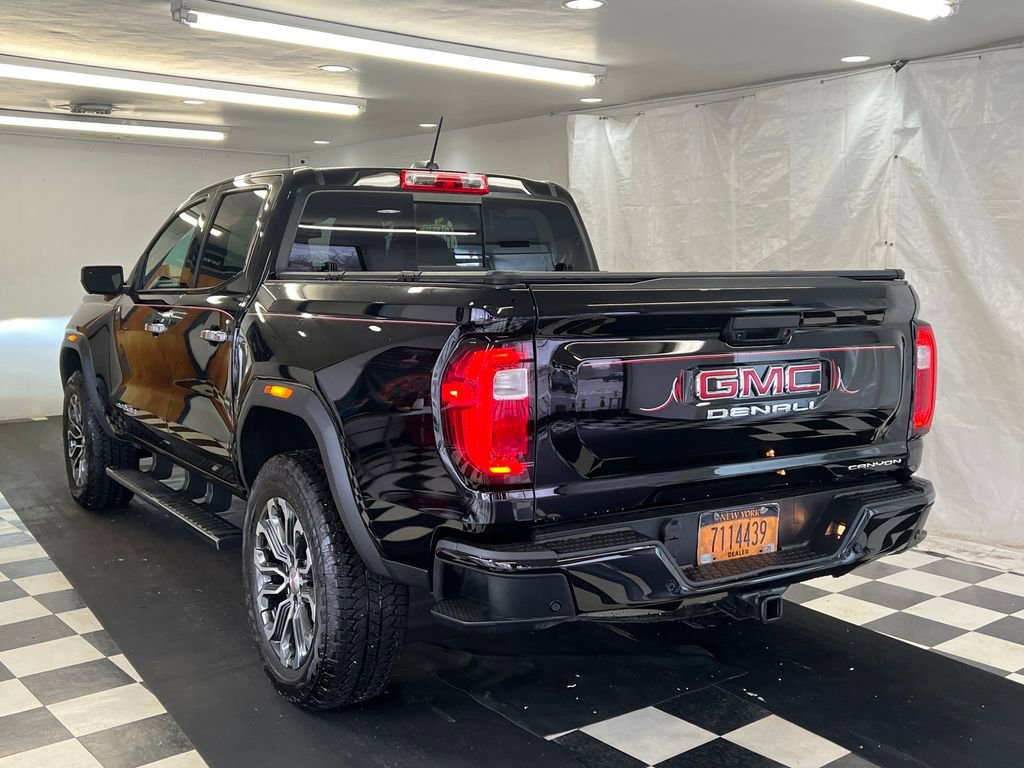 Used 2025 GMC Canyon Denali image 14