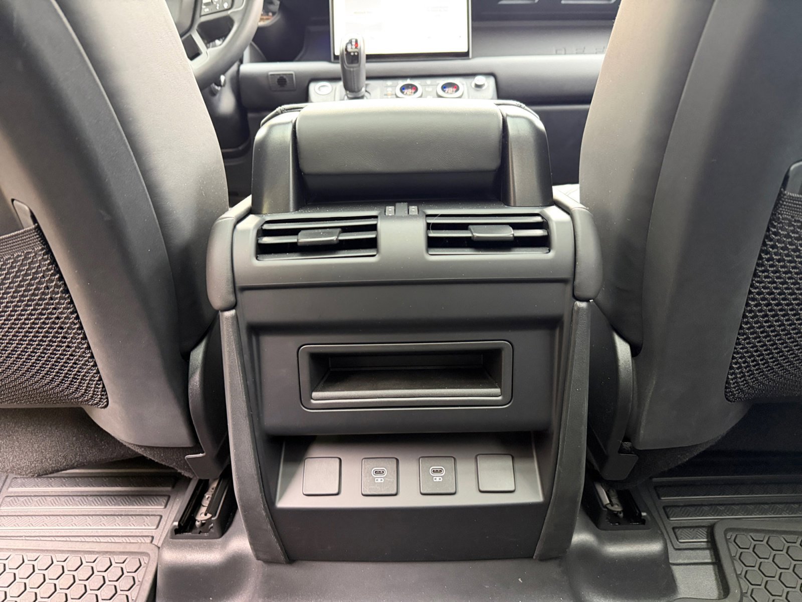 Used 2025 Land Rover Defender 110 X-Dynamic SE image 18