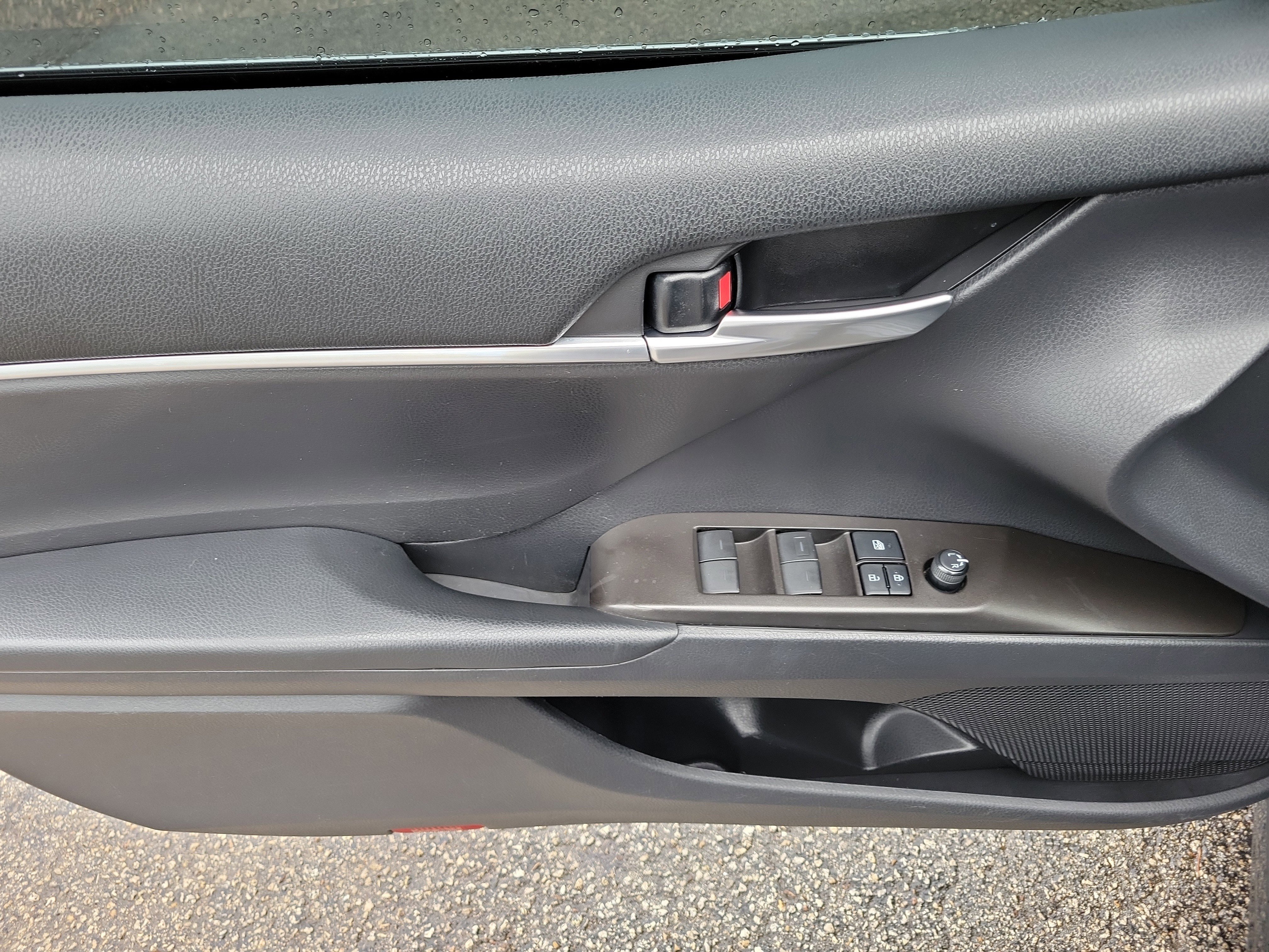 Used 2021 Toyota Camry SE image 19