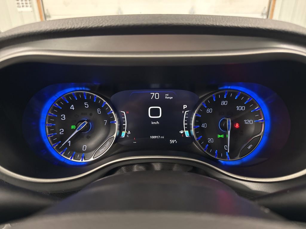 Used 2021 Chrysler Pacifica Touring-L w/ Uconnect Theater Family Group AWD/4WD image 16