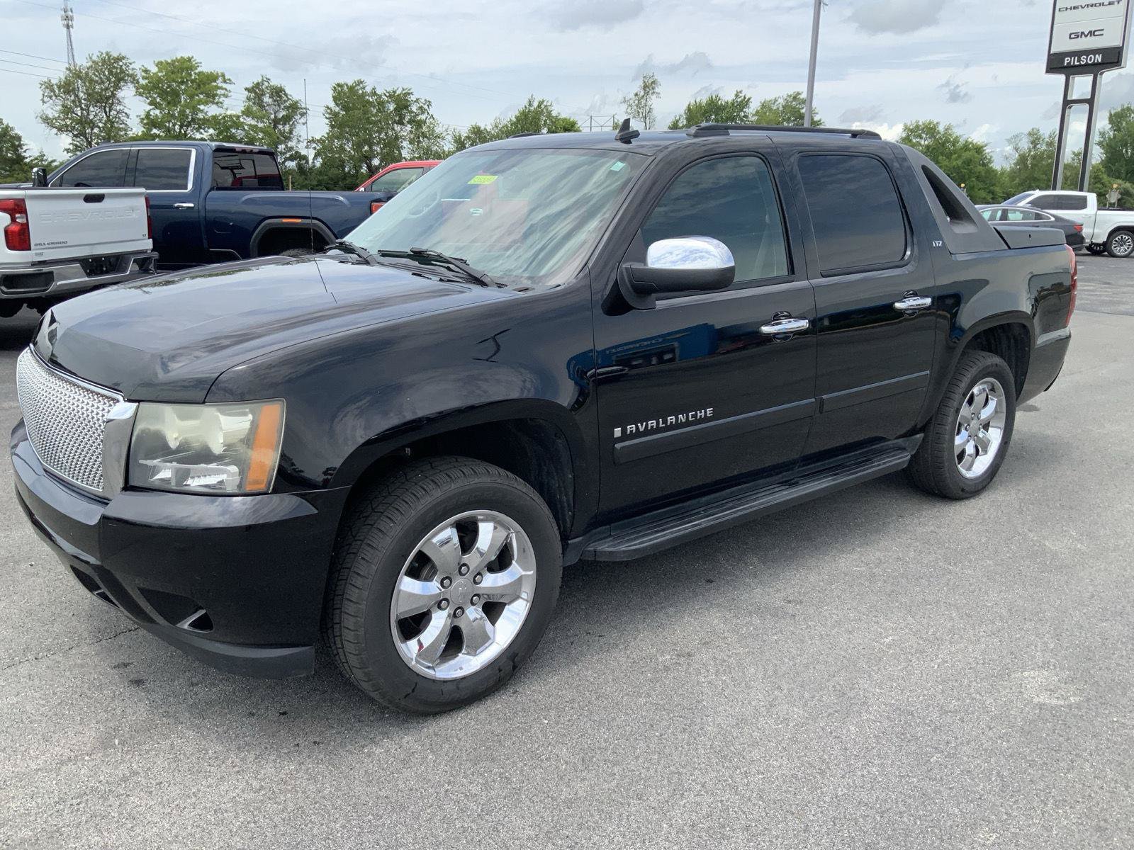 Used 2008 Chevrolet Avalanche LTZ w/ LTZ Preferred Equipment Group AWD/4WD image 4