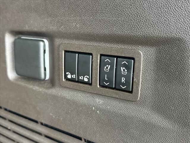 Used 2021 GMC Yukon Denali w/ Denali Premium Package RWD image 12