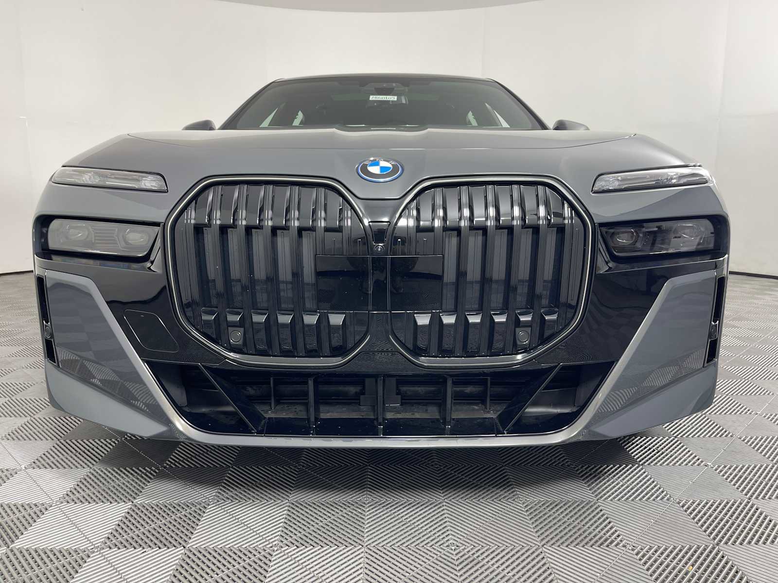New 2026 BMW i7 xDrive60 w/ Executive Package image 5