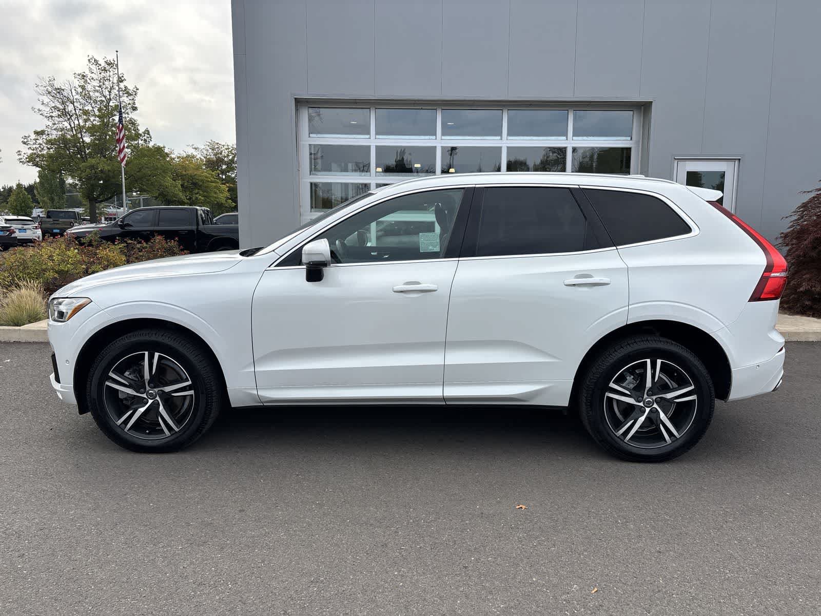Used 2018 Volvo XC60 T6 R-Design w/ Convenience Package AWD/4WD image 2