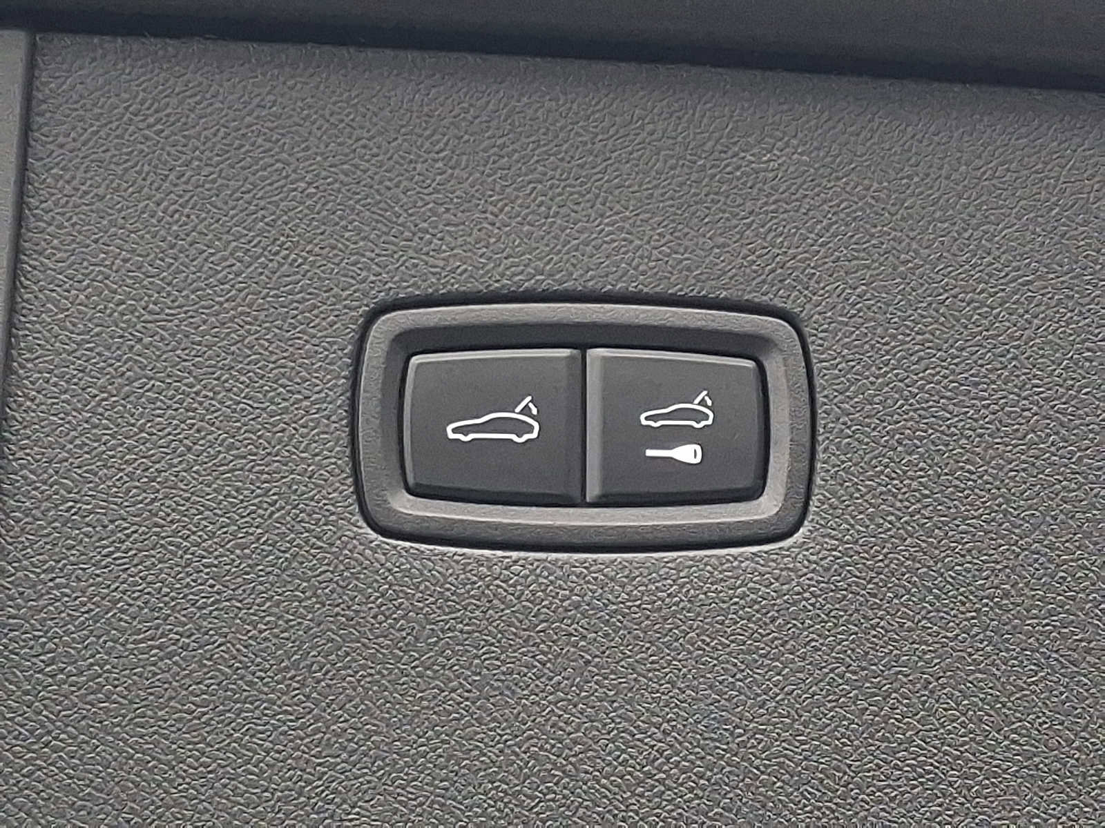Used 2025 Porsche Cayenne Coupe image 29