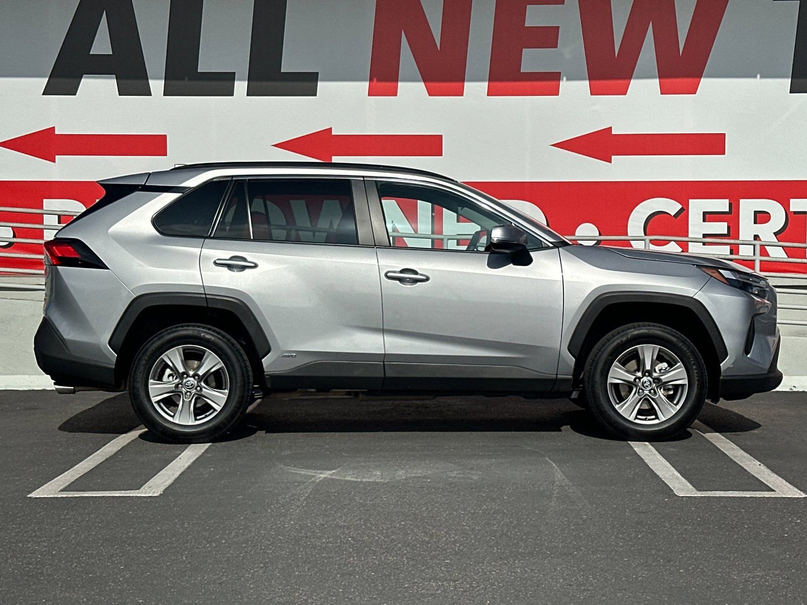 Used 2025 Toyota RAV4 LE AWD/4WD image 6