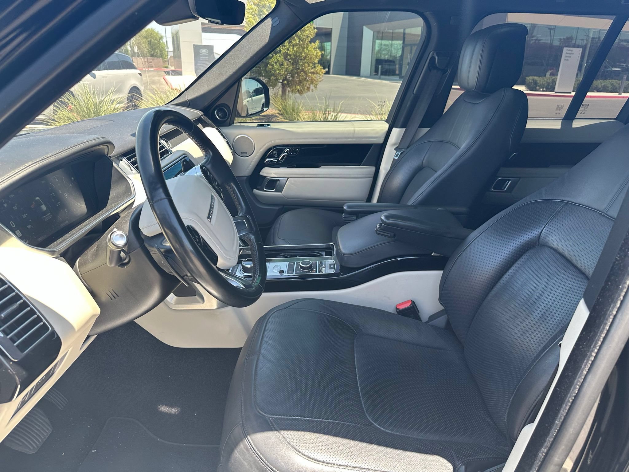 Used 2018 Land Rover Range Rover HSE AWD/4WD image 16