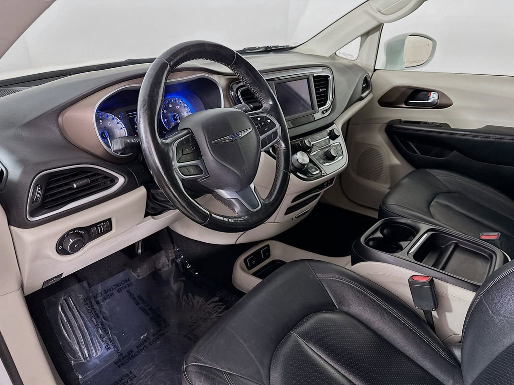 Certified 2019 Chrysler Pacifica Touring-L image 14