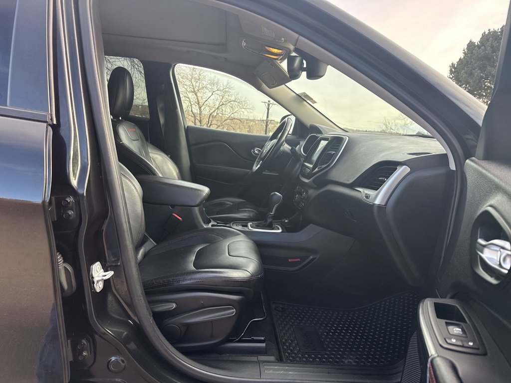 Used 2016 Jeep Cherokee Trailhawk w/ Comfort/Convenience Group image 29