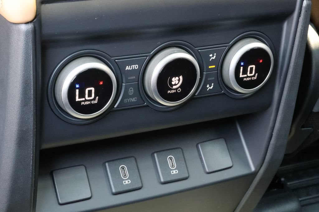 New 2026 Land Rover Defender 130 X-Dynamic SE AWD/4WD image 38