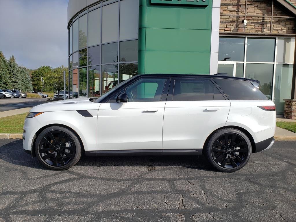 New 2025 Land Rover Range Rover Sport SE image 8