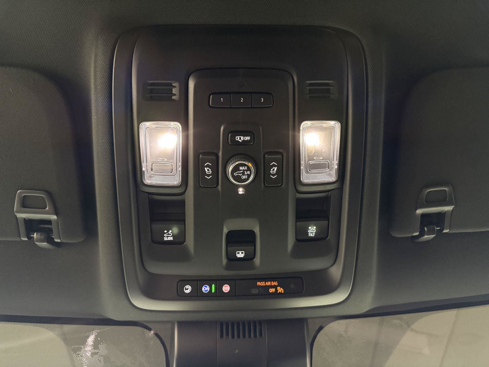 Used 2024 GMC Yukon XL AT4 w/ AT4 Premium Plus Package AWD/4WD image 18