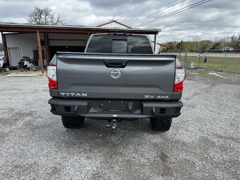 Used 2019 Nissan Titan SV image 6