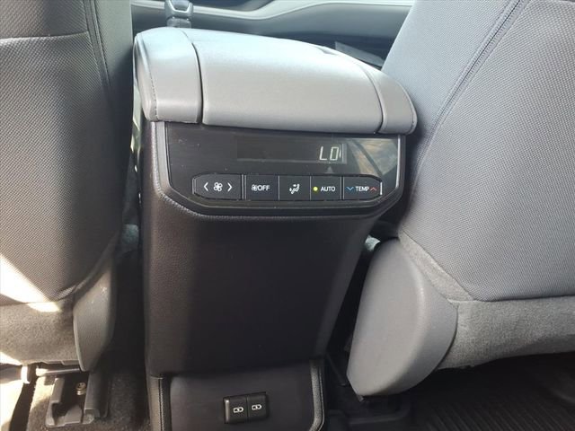 Used 2024 Toyota Highlander LE image 11