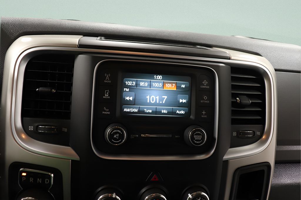 Used 2018 RAM 1500 Classic SLT AWD/4WD image 11