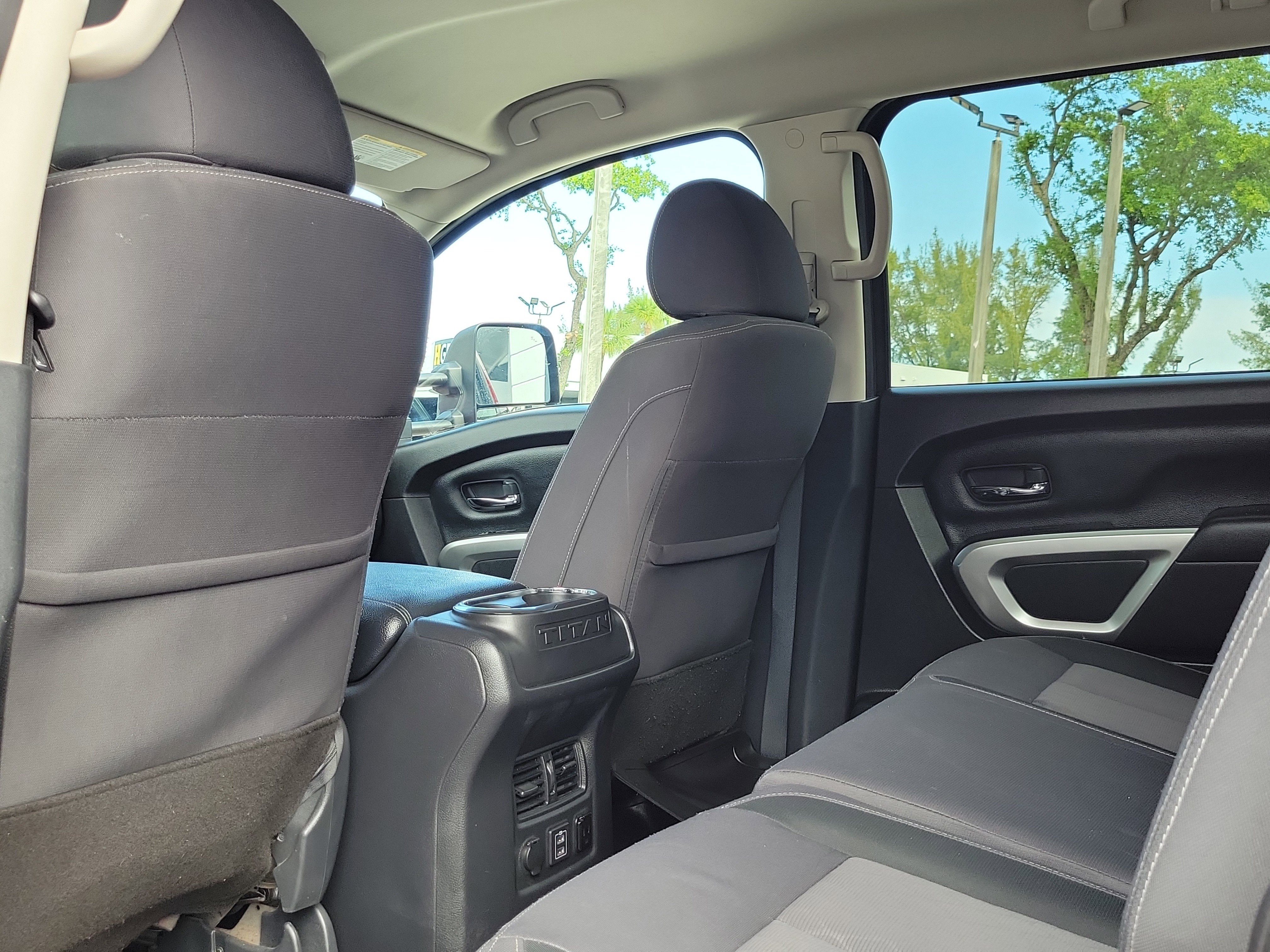 Used 2021 Nissan Titan SV w/ SV Convenience Package AWD/4WD image 14