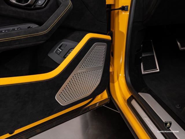 Used 2024 Lamborghini Urus Performante AWD/4WD image 28