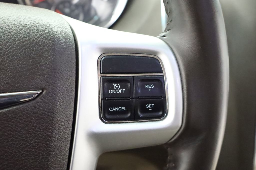 Used 2014 Chrysler Town & Country Touring FWD image 24