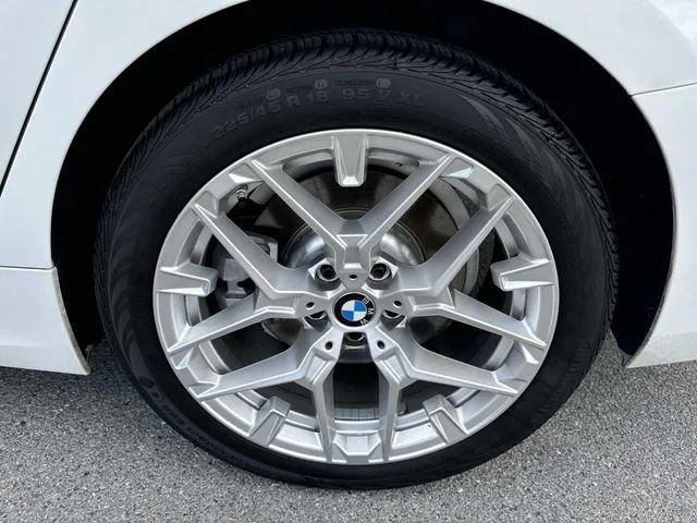 Used 2025 BMW 330i xDrive Sedan AWD/4WD image 12