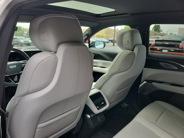 Certified 2024 Cadillac Lyriq Luxury AWD/4WD image 29